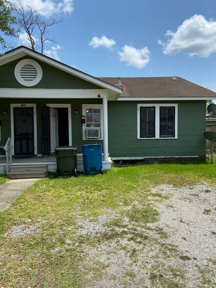 2 apartments house - 511 Bank Ave