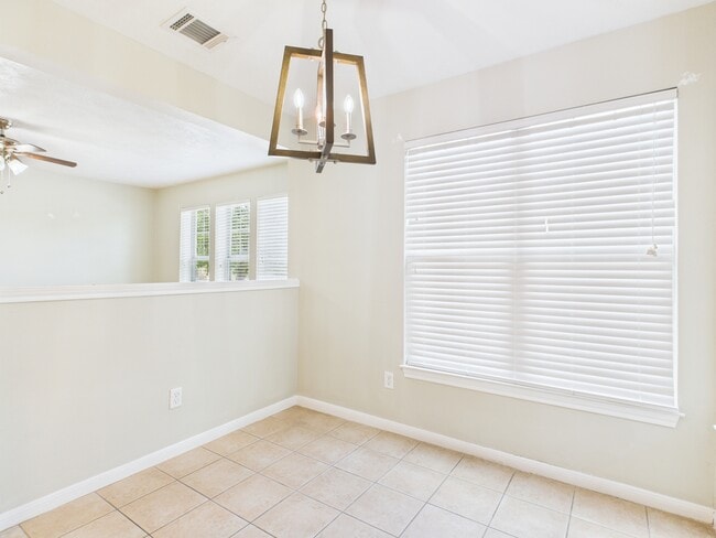 Building Photo - 1812 W Villa Maria Rd