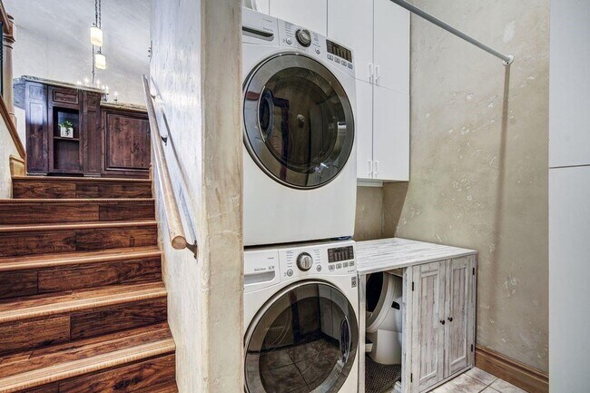 Building Photo - Home in Willowbrook for Rent