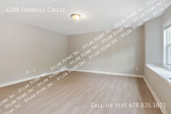 Building Photo - 4280 Oaknoll Cir