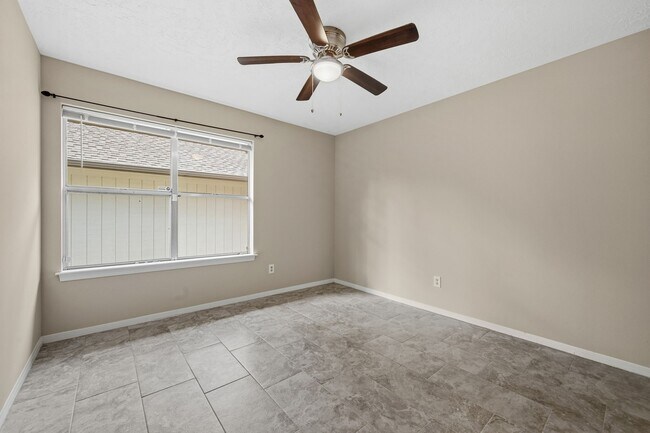 Building Photo - 3330 Beech Point Dr