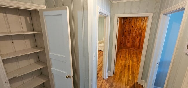 Building Photo - Cutie in the Country