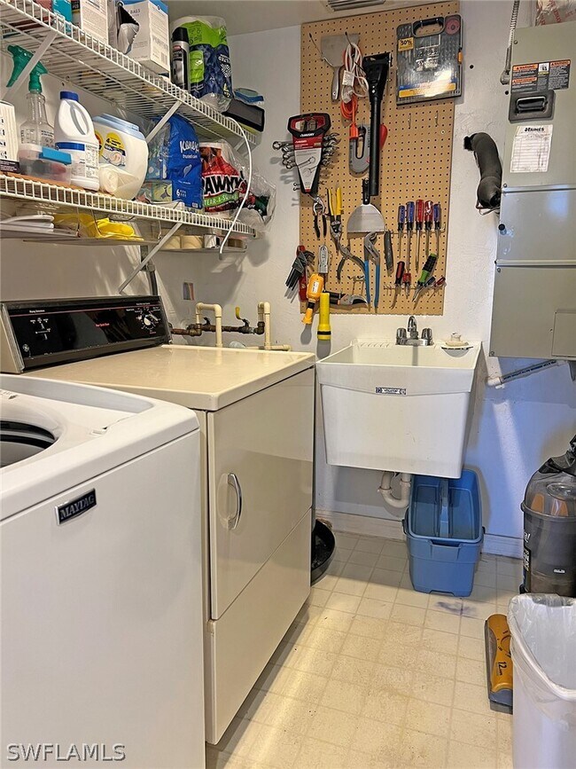 Building Photo - 15191 Cedarwood Ln