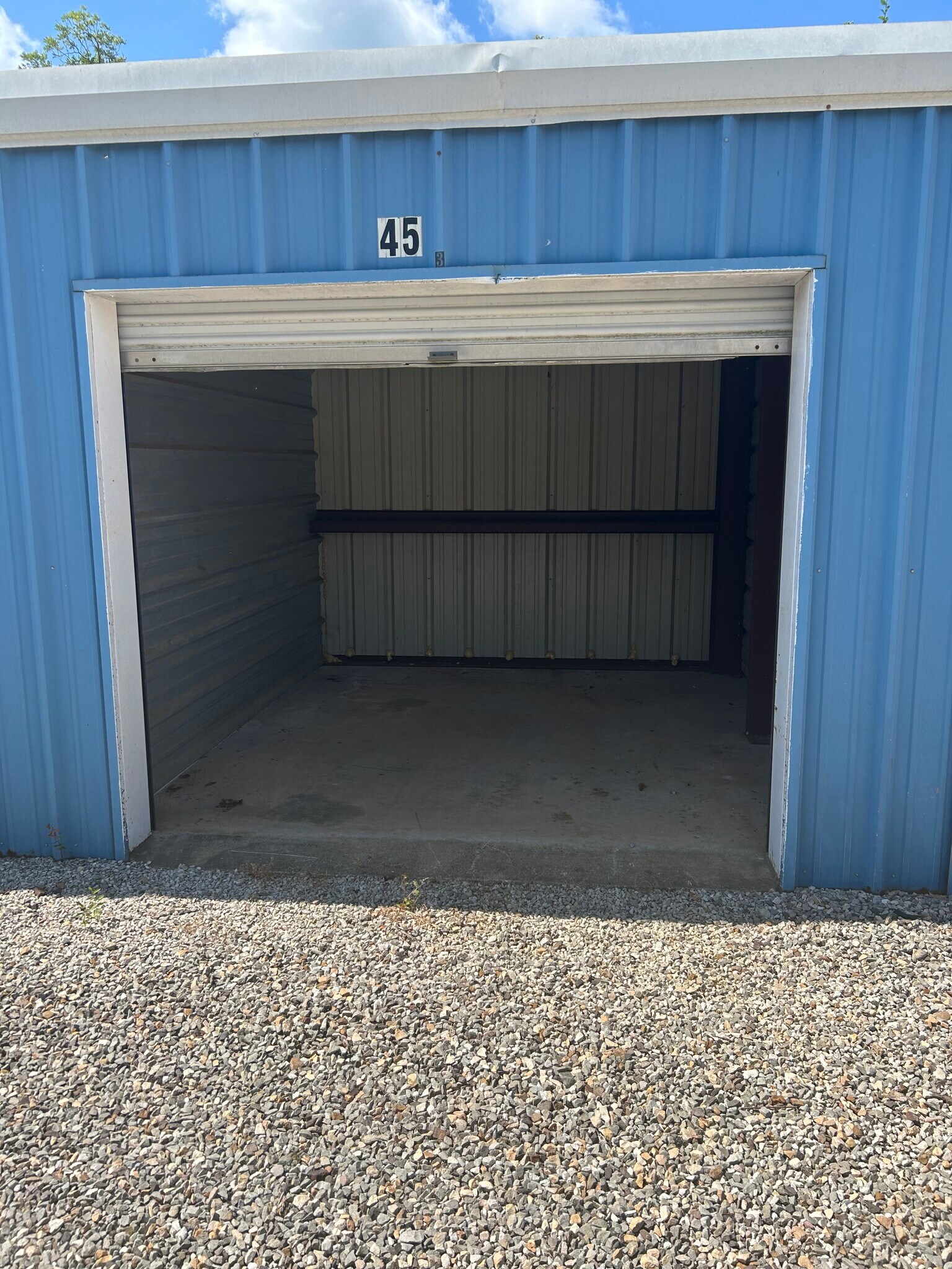 10x12 self storage included - 17140 FM 344 W