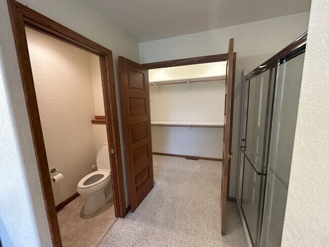 Building Photo - Beautiful Home on Village Greens with Vaulted Ceilings~A rare find!