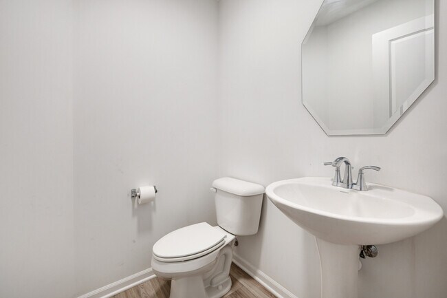 Building Photo - 553 Wolverine Dr