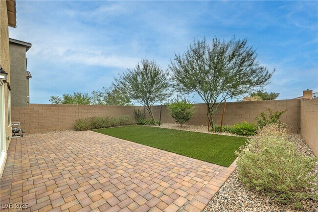 Building Photo - 9074 Meadows Ln