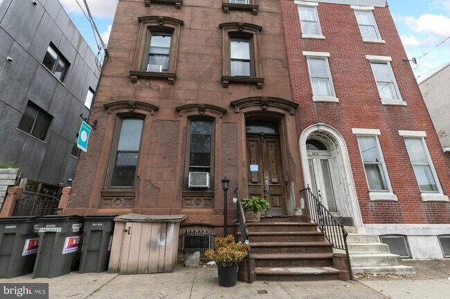 Building Photo - 2318 E York St