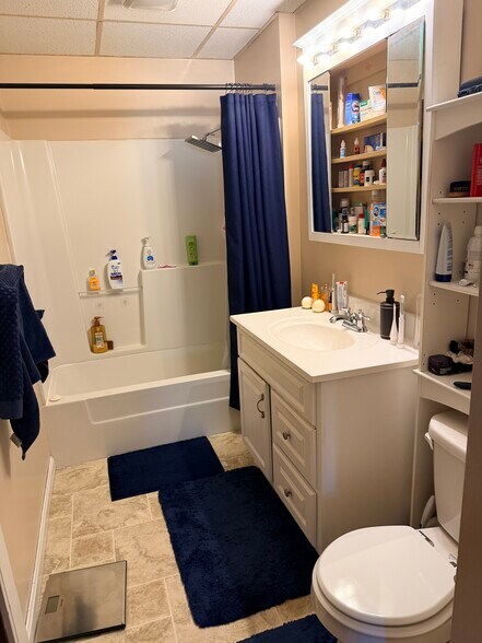 Building Photo - 46 King Philip Rd