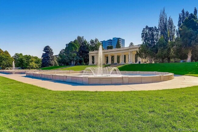 Building Photo - "Charming 4-Bed Oasis with 2.5 Baths in the Heart of Denver!"