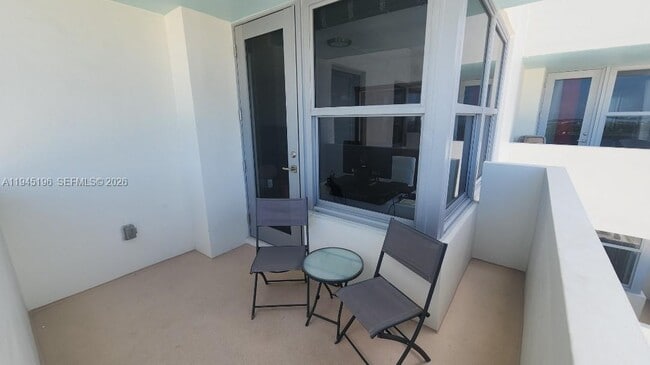 Building Photo - 2899 Collins Ave