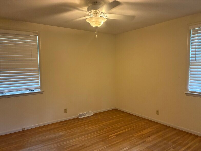 Building Photo - 804 Crescent Hill Rd