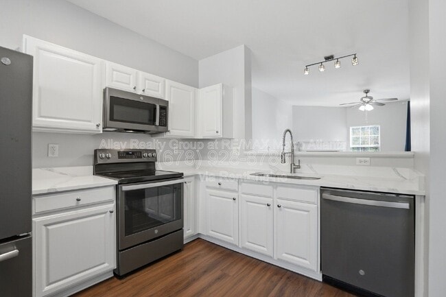 Building Photo - 648 Providence Pl SW