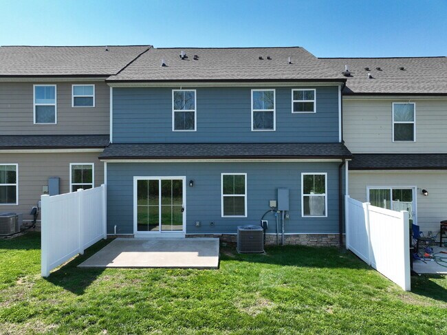 Building Photo - Updated Gallatin Townhome | 3BR + Garage, W/D Included