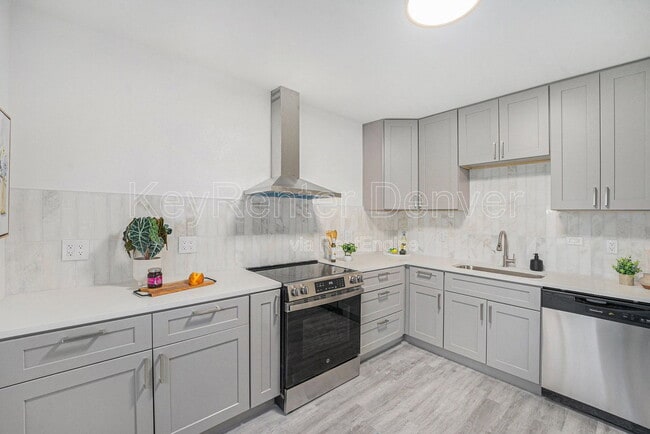 Building Photo - 1580 S Krameria St