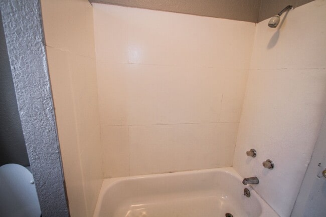 Building Photo - 512 Cooper St