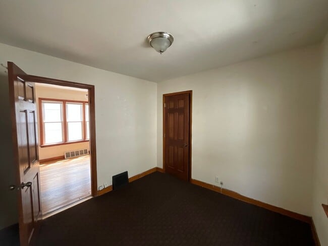 Building Photo - Charming 3-Bedroom in the Heart of Riverwest