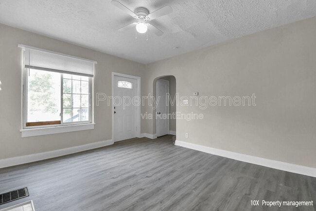 Building Photo - 532 S Terrace Ave