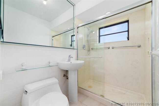 Building Photo - 1273 NE 37th St