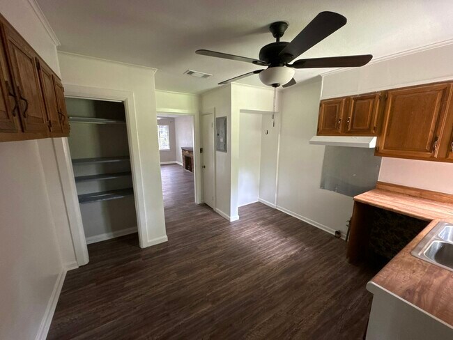 Building Photo - 704 Covington Ave