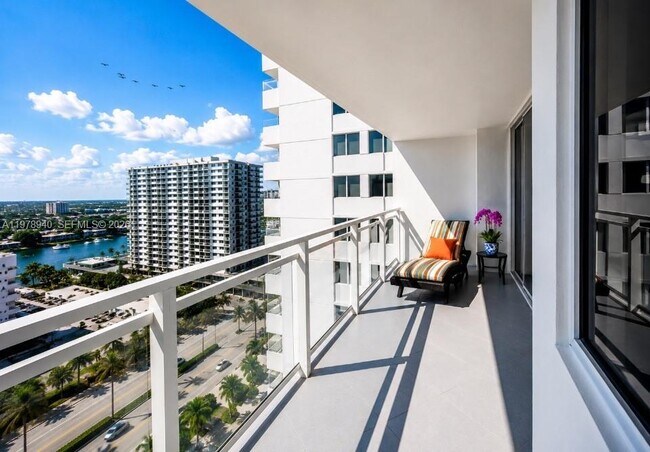 Building Photo - 2030 S Ocean Dr