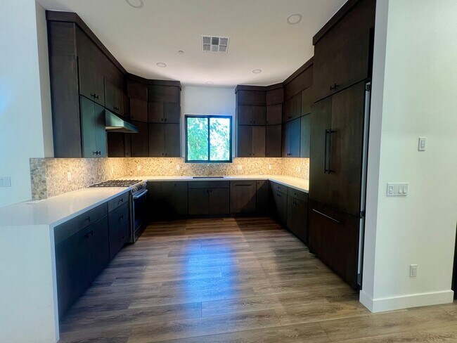 Building Photo - 485 Windsong Dr