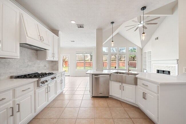 Building Photo - 6214 Laguna Del Rey Dr