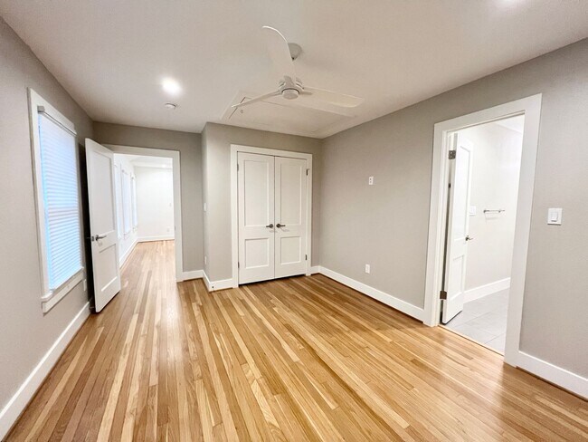 Building Photo - BRA19BS