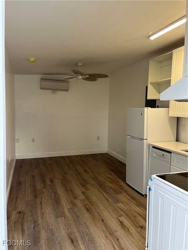 Building Photo - 4874 Pine Island Rd