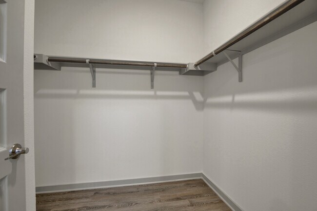 Building Photo - 325 Robertson