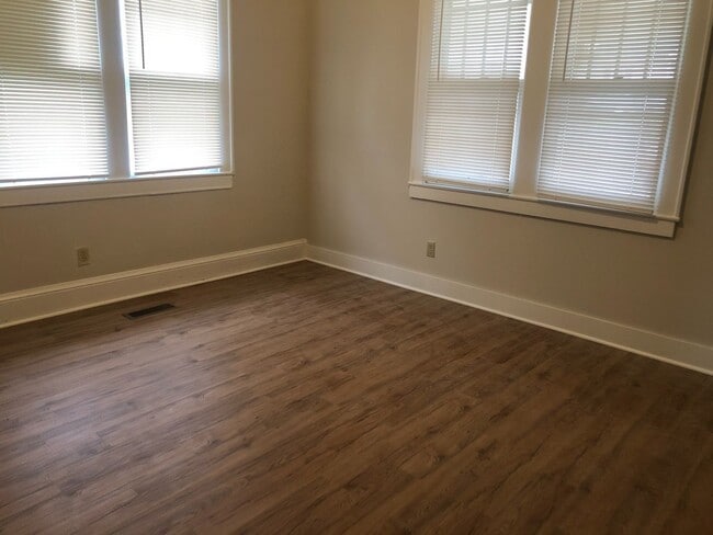 Building Photo - 3 bedroom/2 bath home!