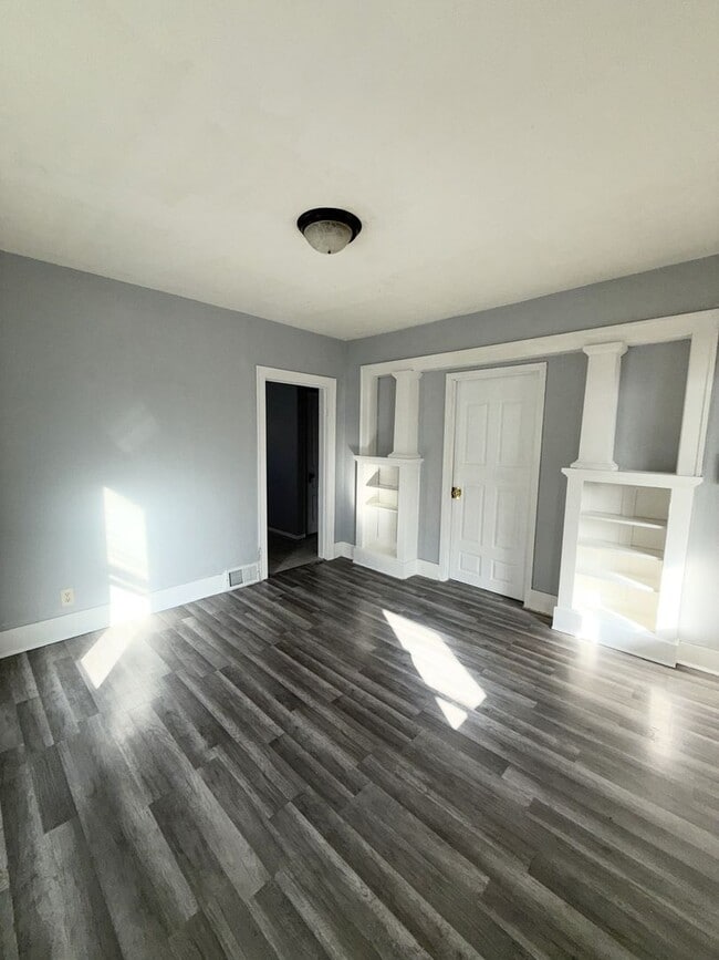 Primary Photo - 1231 1/2-1409 1/2 18th Ave