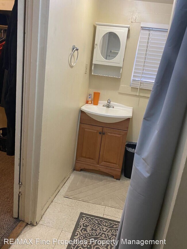 Building Photo - 1 br, 1 bath House - 5281 SJ Diamond Road