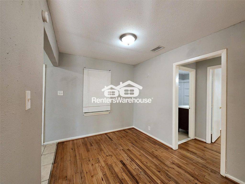 Building Photo - 7937 Oak Knoll Ln