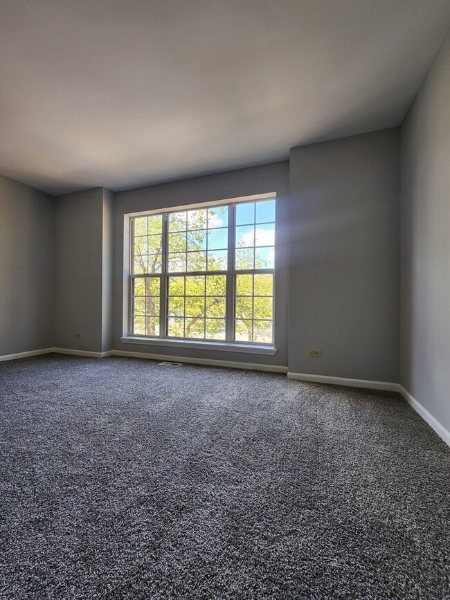 Building Photo - 2753 S Cedar Glen Dr