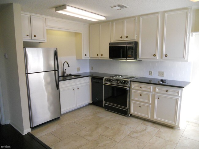 Building Photo - 1 br, 1 bath  - 502 W 17th St B