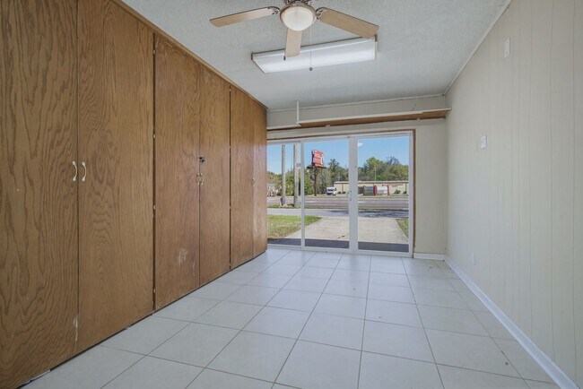 Building Photo - 5471 Buena Vista Ave