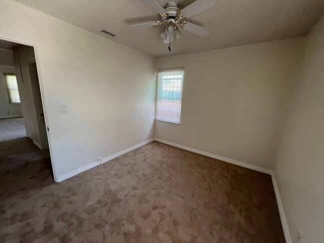 Building Photo - LOCATION LOCATION LOCATION!!! 5th & I St, Large House, 2Bdrm+Den+2 car Garage