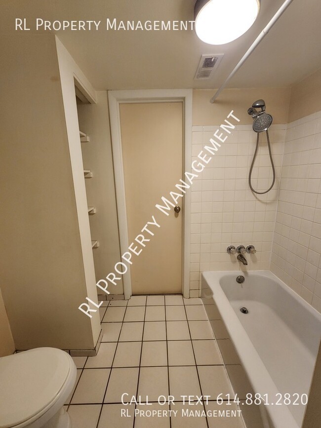 Building Photo - Charming 2 bedroom 1 bathroom condo near O...