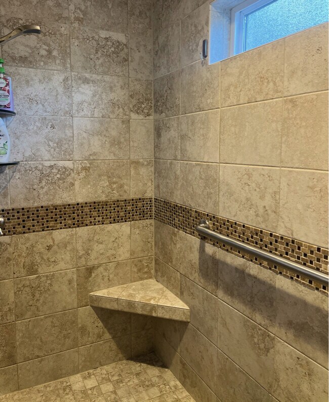 Building Photo - 723 N 8th St