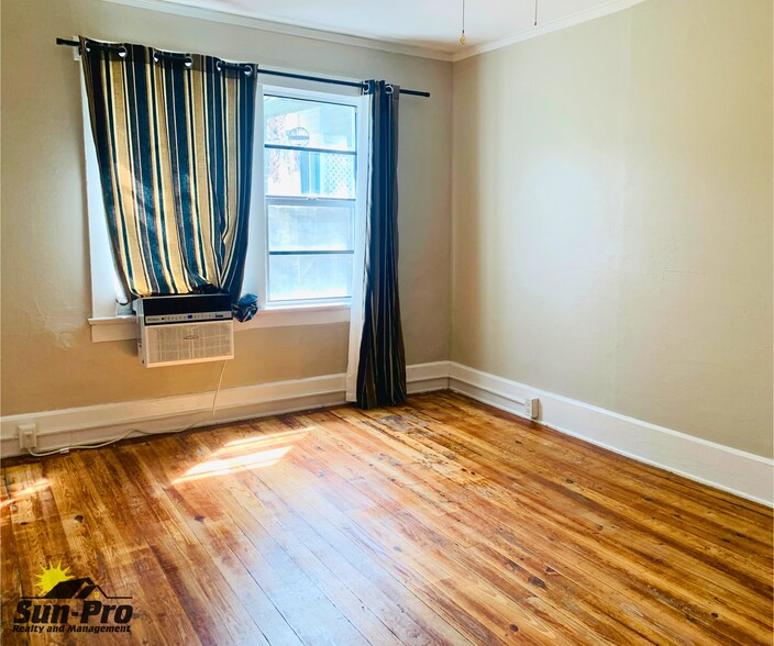 Building Photo - 808 S Grandview Ave