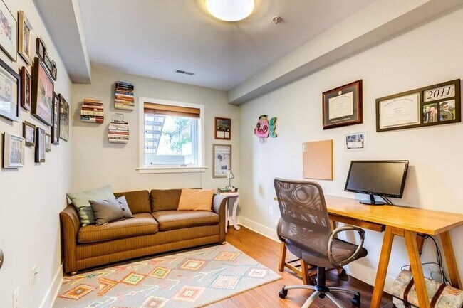 Building Photo - Amazing 2 Bedroom, 2 Full Bathroom 14th St Apartment with Secure Parking!