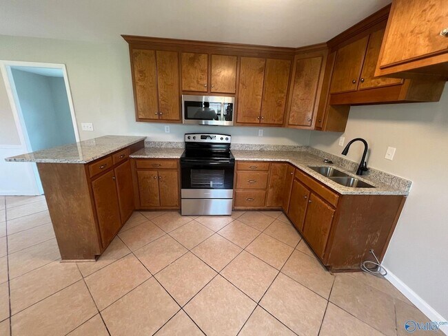 Building Photo - 2211 Penhall Dr NE