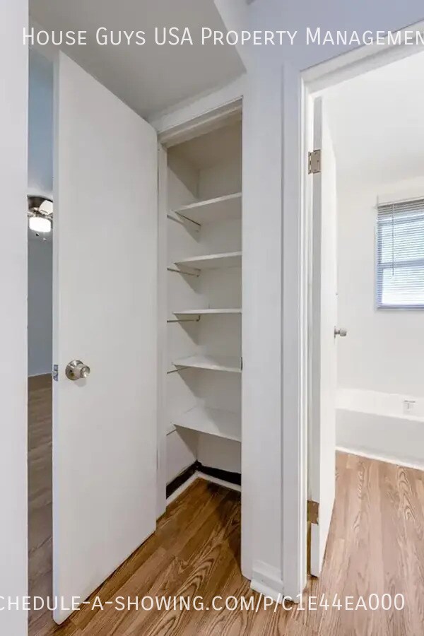 Building Photo - 15216 Bellaire Ave