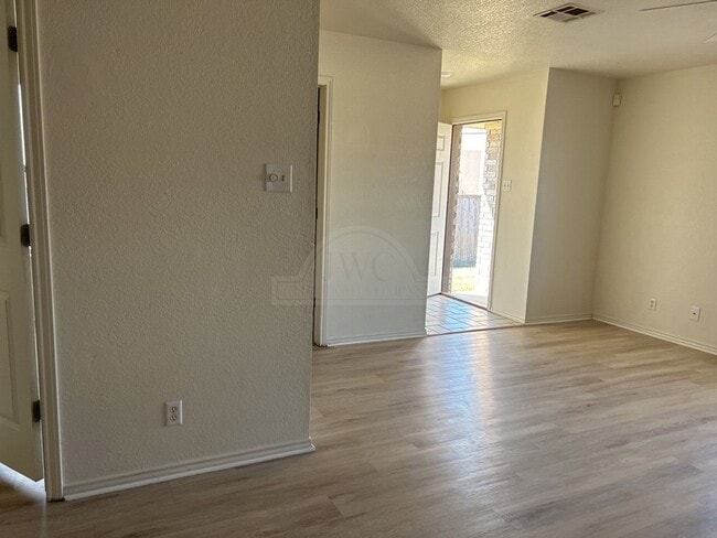 Building Photo - 902 McDaniel Cir