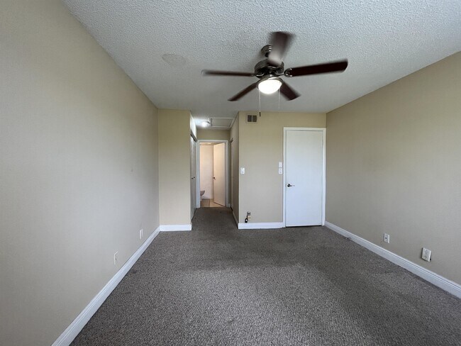 Building Photo - 5654 Rock Island Rd
