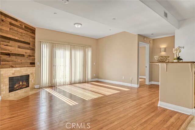 Building Photo - 12916 Moorpark St