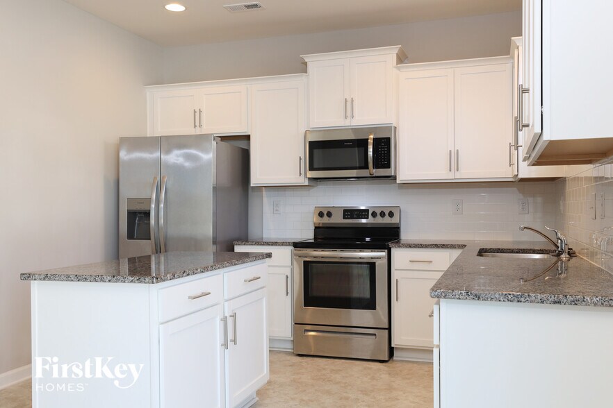 Building Photo - 109 Longleaf Dr