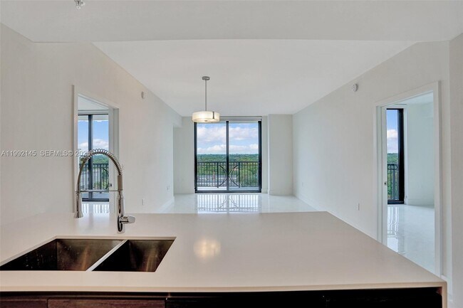 Building Photo - 301 Altara Ave