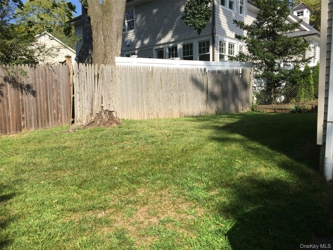Building Photo - 98 Glen Oaks Dr